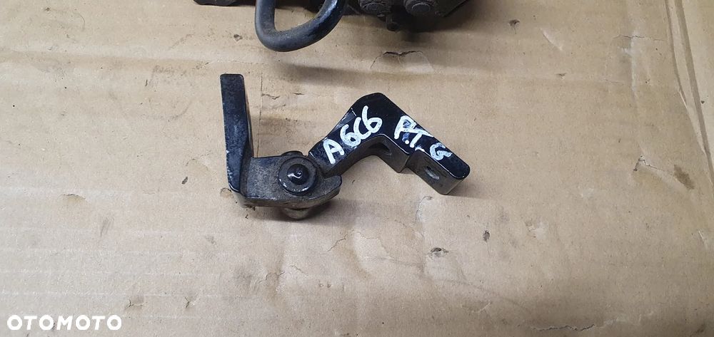 Zawias zawiasy drzwi prawy tył para Audi A6 C6 8E0833412 - 3
