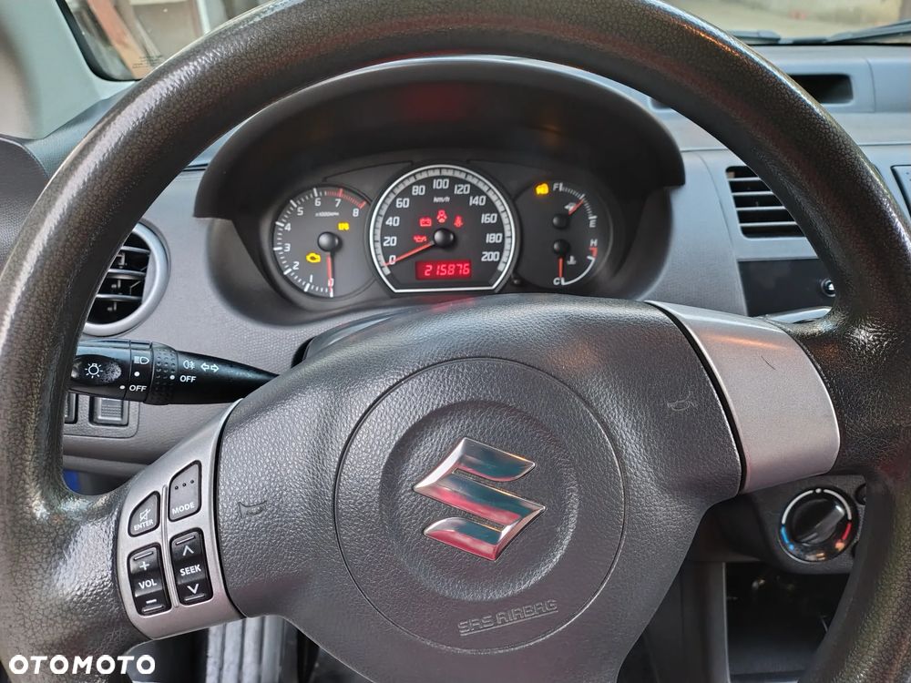 Suzuki Swift - 4