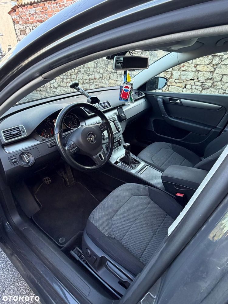 Volkswagen Passat 1.6 TDI BlueMotion Technology Comfortline - 16