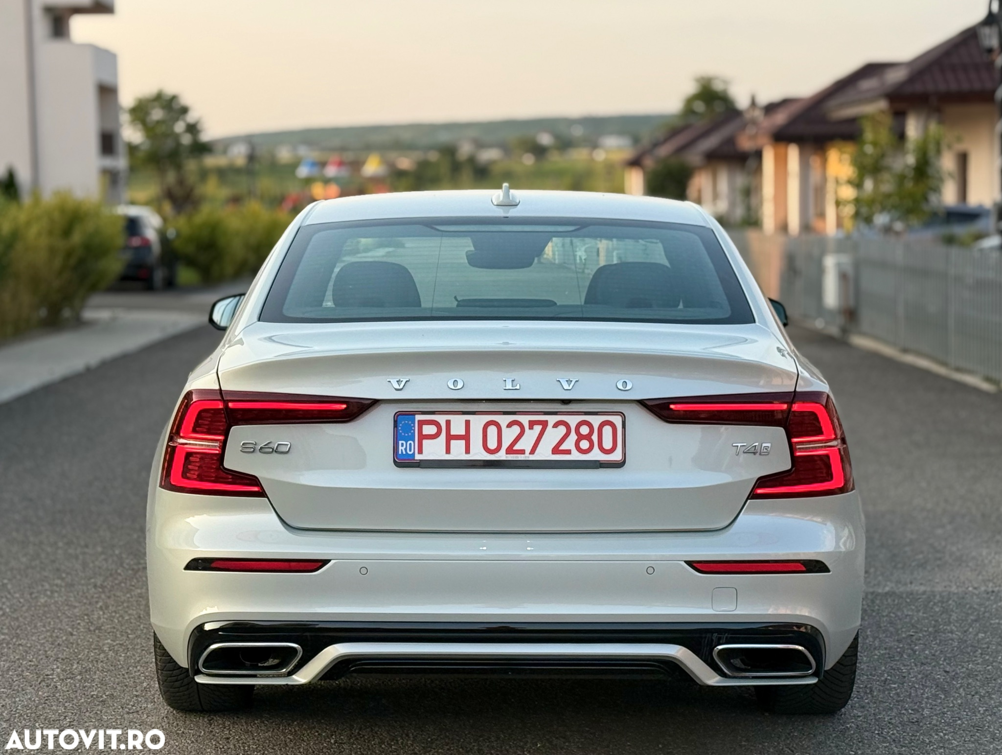 Volvo S60 T4 R-Design - 5