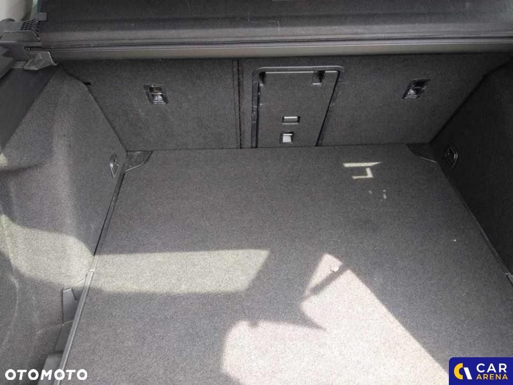 Volkswagen Golf - 29