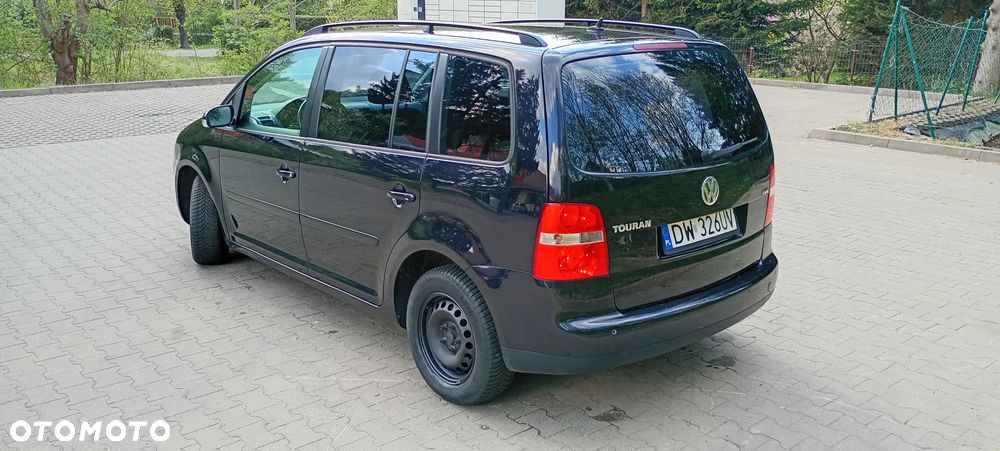 Volkswagen Touran 1.9 TDI Conceptline - 4