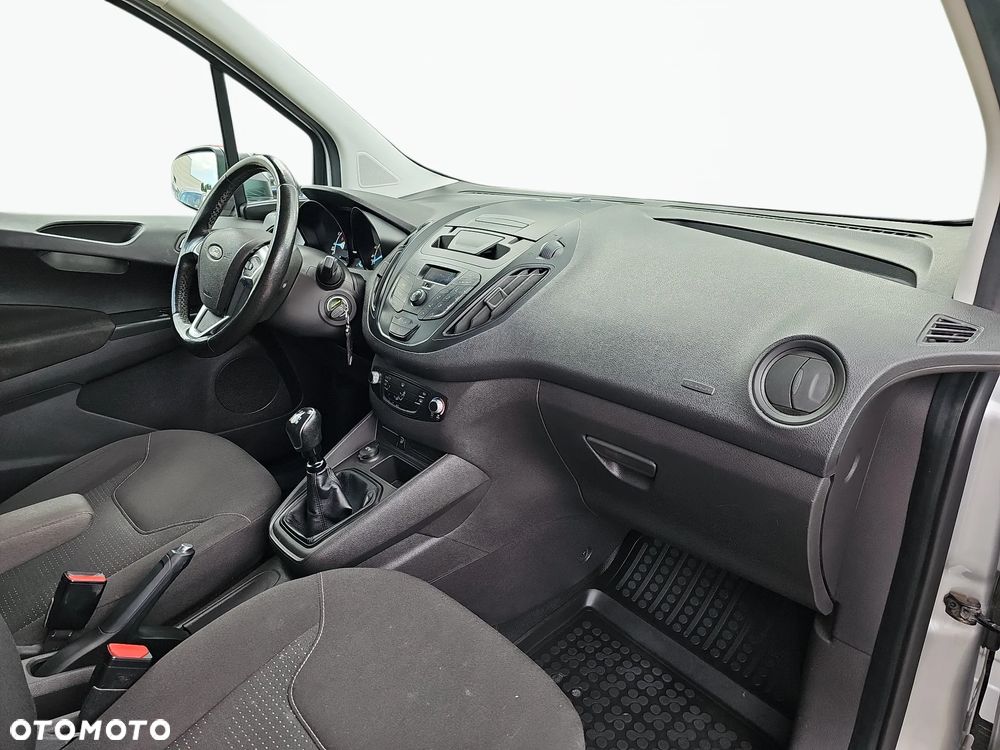 Ford Transit Courier - 15