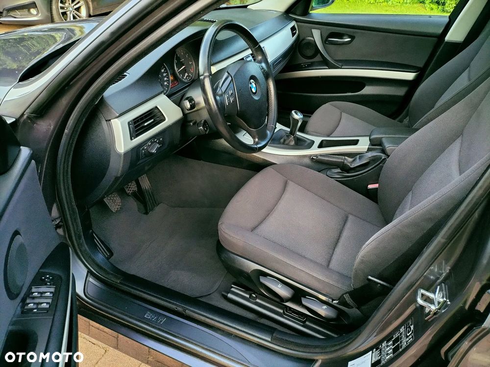 BMW Seria 3 318i - 13