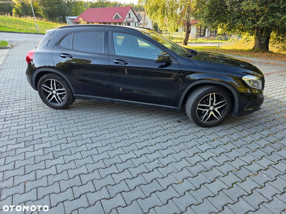Mercedes-Benz GLA - 8