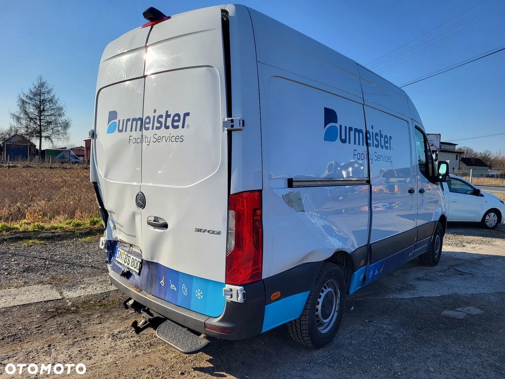 Mercedes-Benz 317 - 6