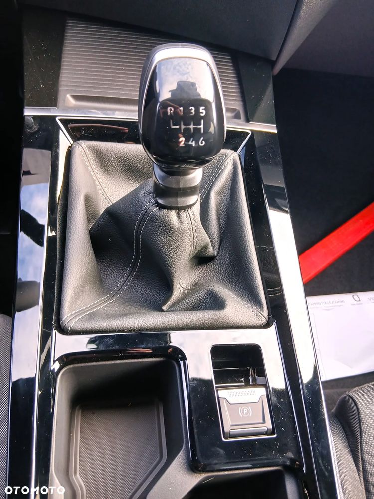 Opel Astra 1.2 T Business Edition S&S - 12