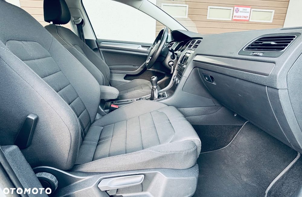 Volkswagen Golf - 24