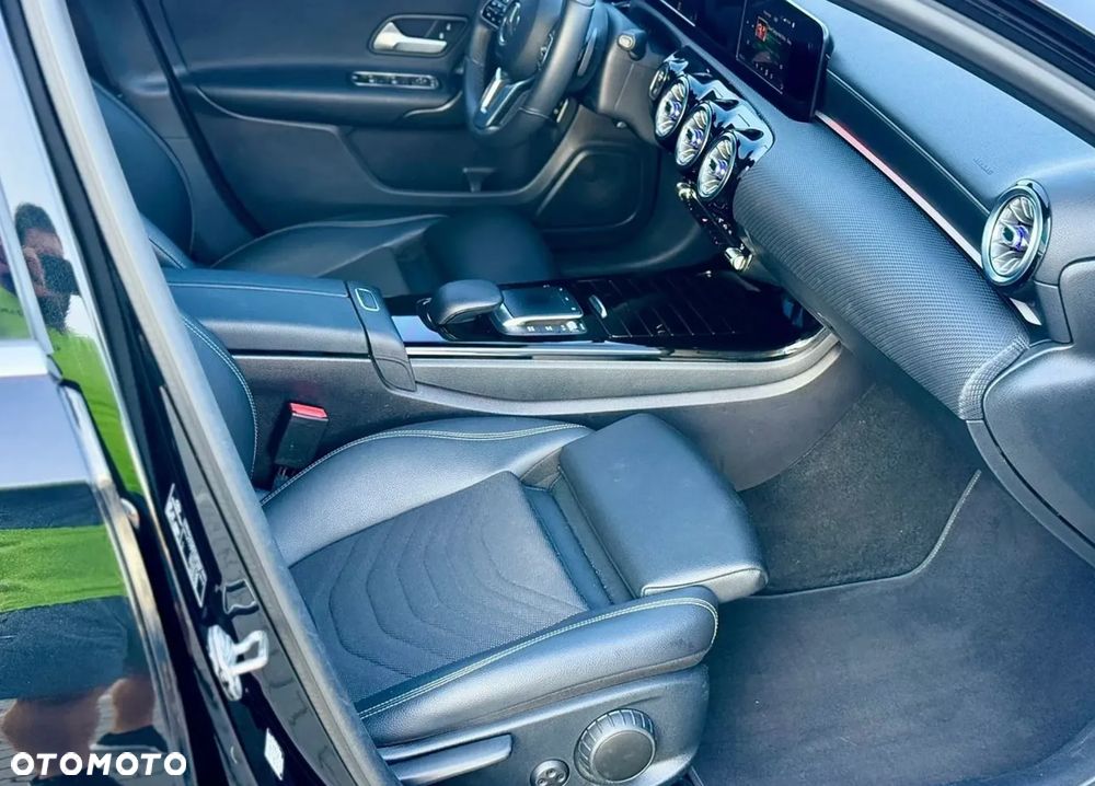 Mercedes-Benz Klasa A 220 4-Matic AMG Line - 21