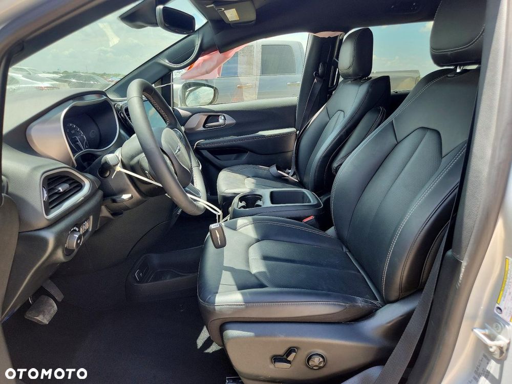 Chrysler Pacifica - 8
