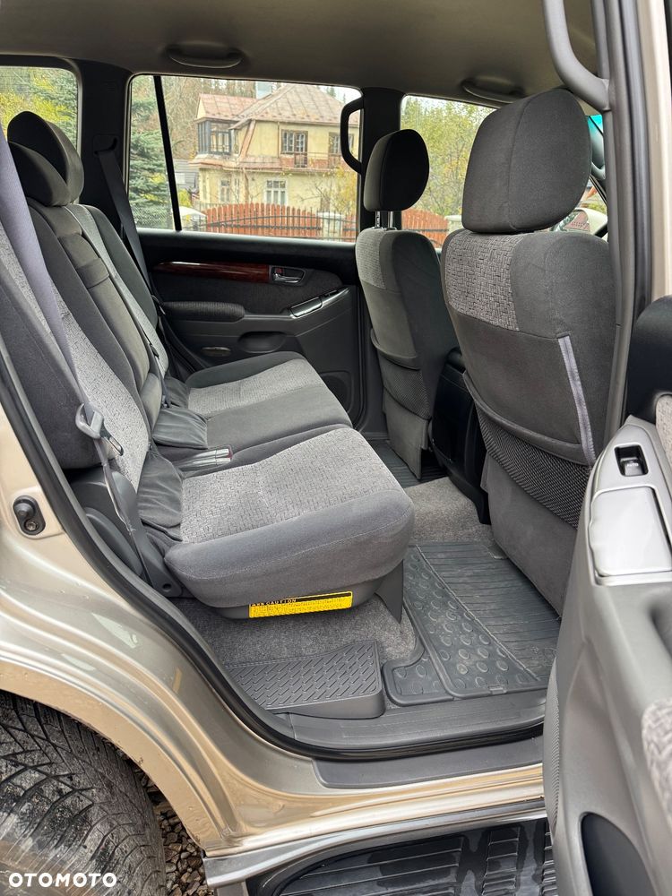 Toyota Land Cruiser - 5