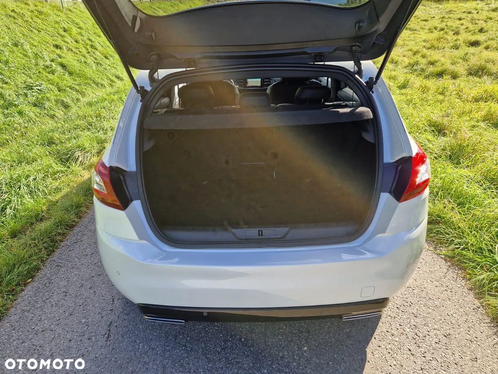 Peugeot 308 - 8