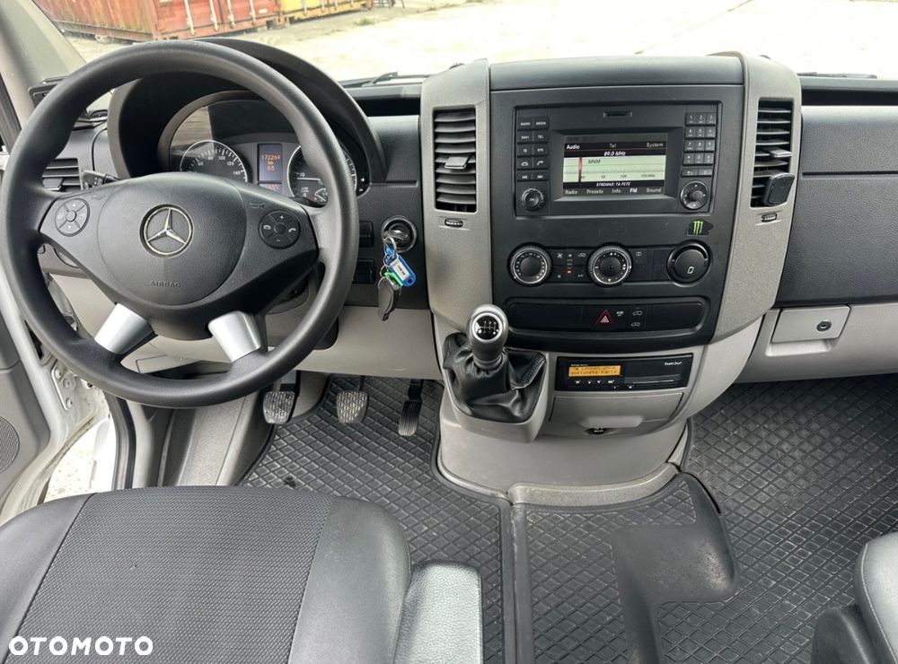 Mercedes-Benz Sprinter - 12