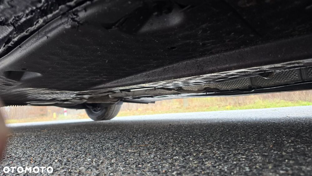 Volkswagen Touran 1.6 TDI DPF BlueMotion Technology Highline - 24