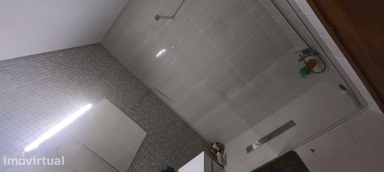 ExcelenteT2 em Ronfe com 90m², eficiente e bem localizado - Grande imagem: 4/18