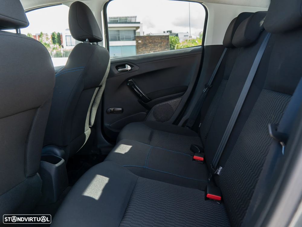 Peugeot 208 1.2 PureTech Style - 22