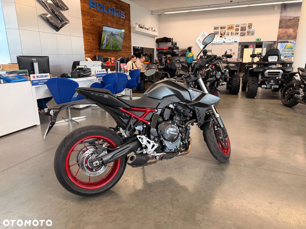 Suzuki GSX - 2