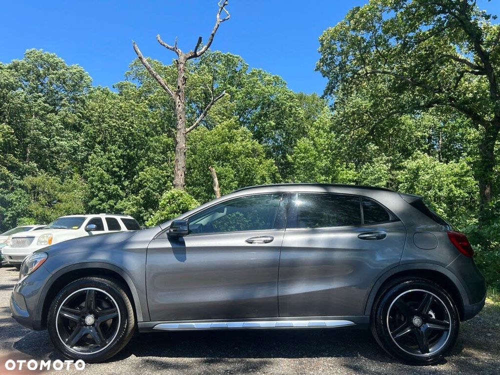 Mercedes-Benz GLA 250 7G-DCT UrbanStyle Edition - 4