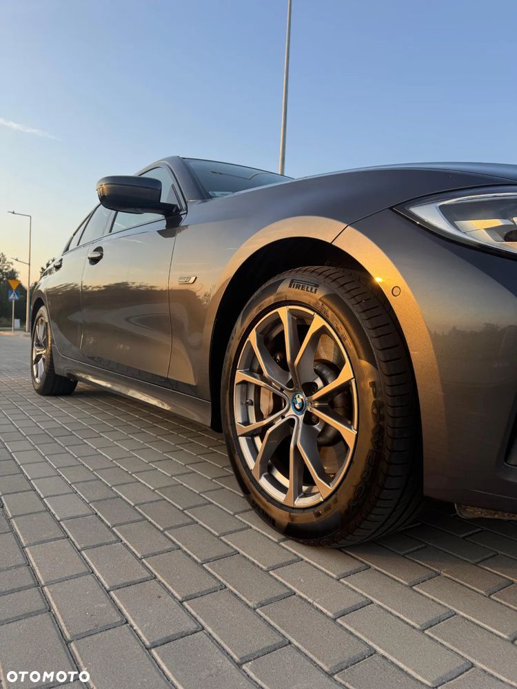 BMW Seria 3 330e Sport Line - 13