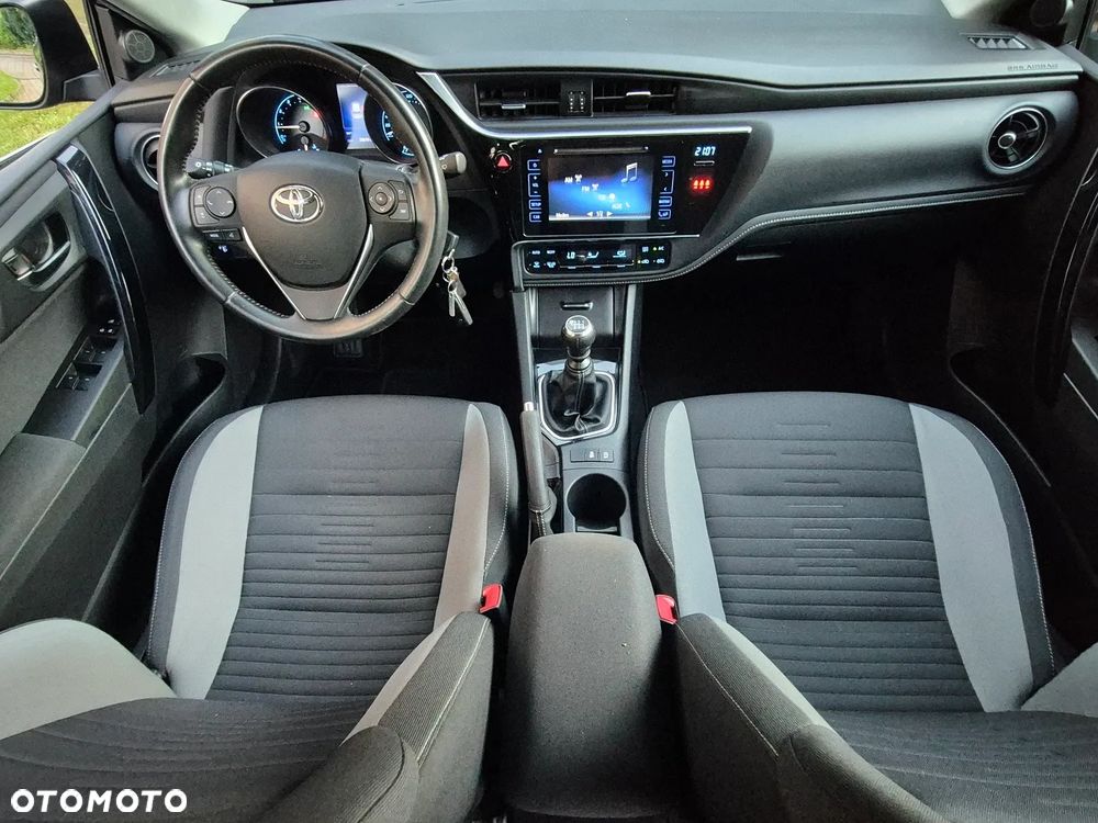 Toyota Auris - 32