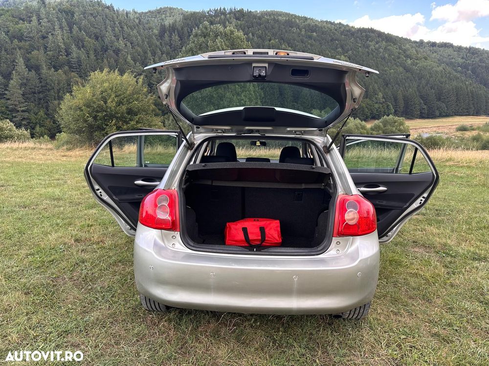 Toyota Auris 2.0 D-4D - 11
