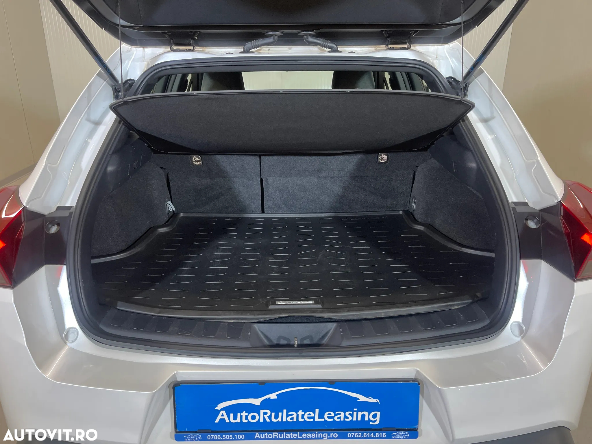 Lexus UX - 12