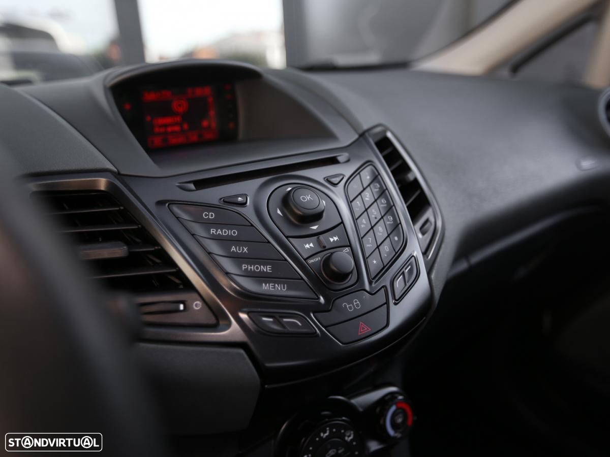 Ford Fiesta Van - 12