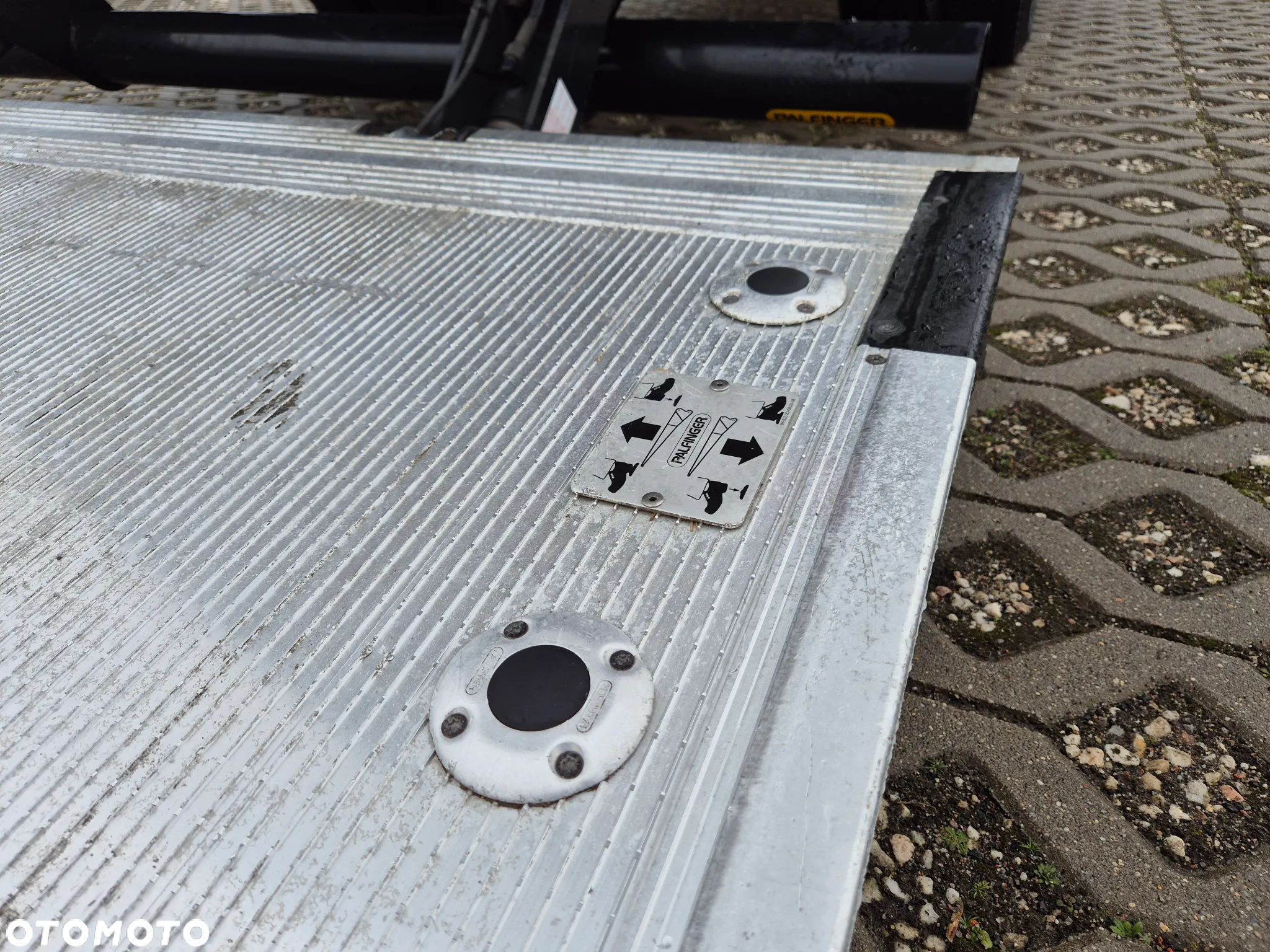 Iveco Daily 35C16, kontener 4.40m, winda 750KG - 7