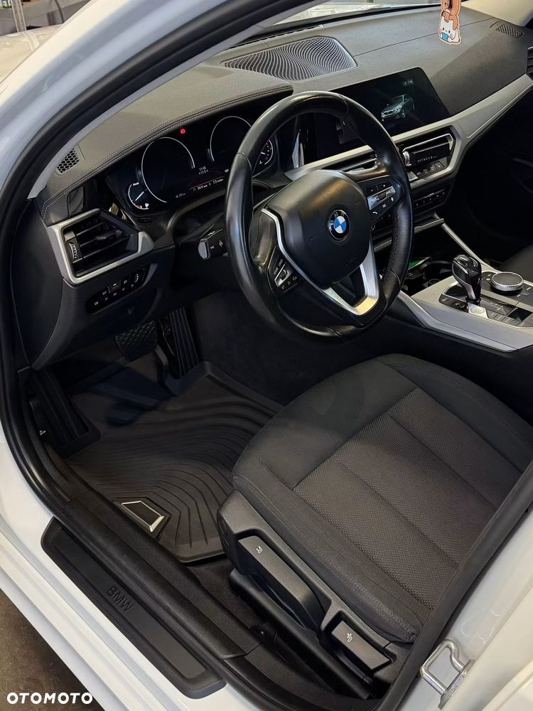 BMW Seria 3 318d - 4