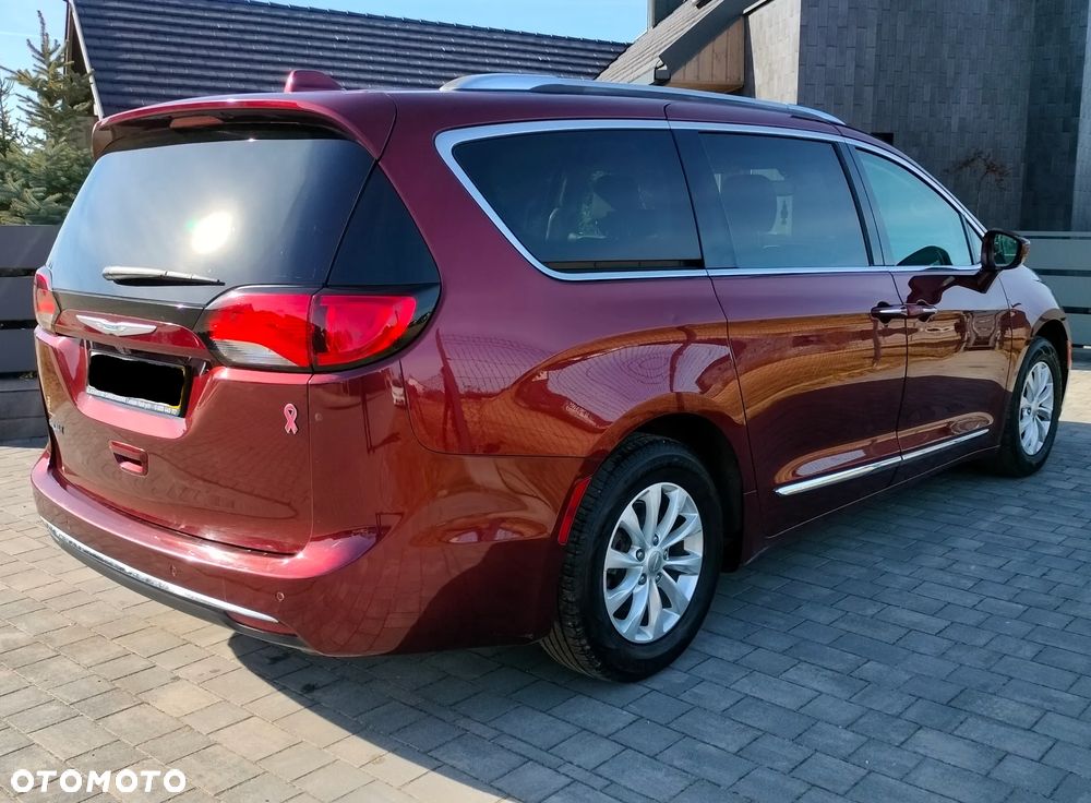 Chrysler Pacifica - 3