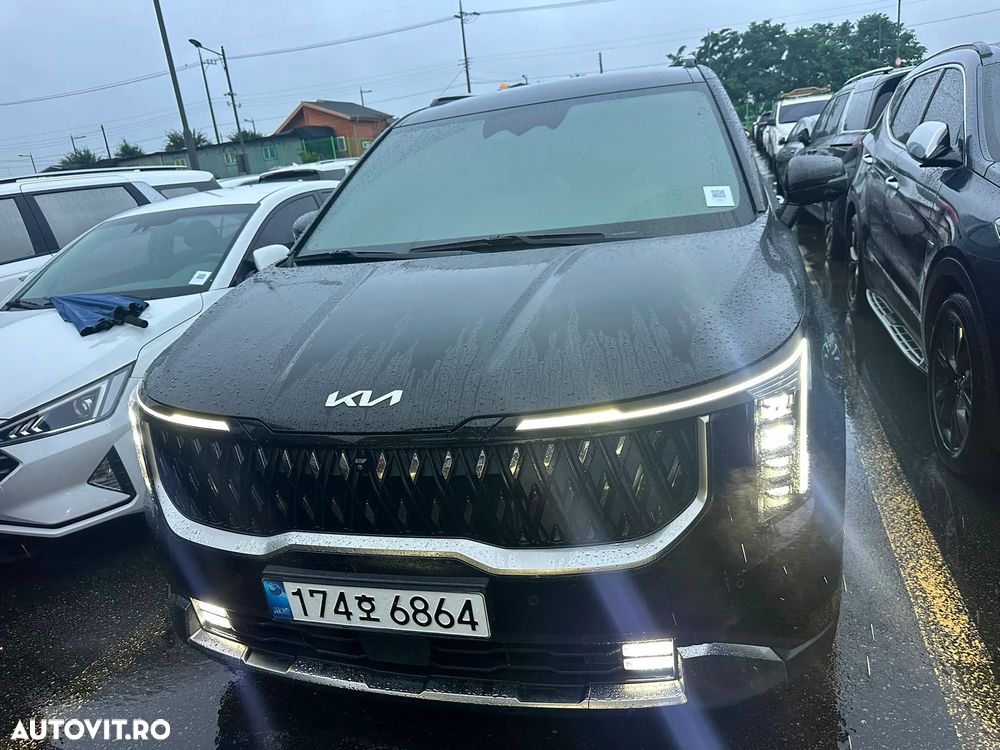 Kia Carnival - 2