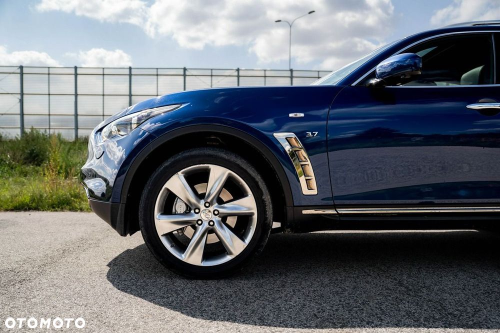 Infiniti QX70 - 12