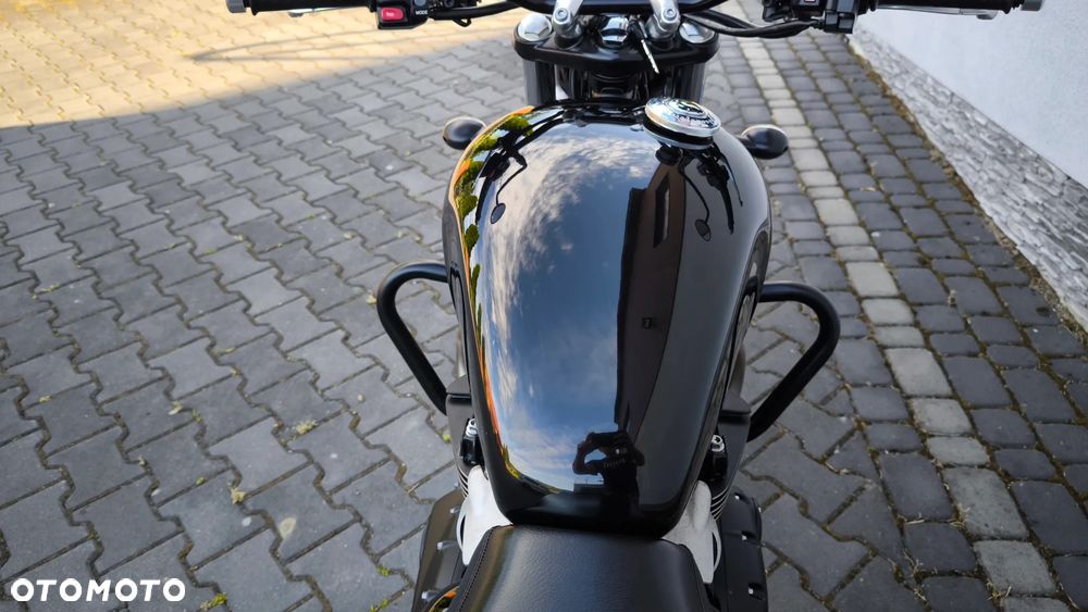 Triumph Street Twin - 32