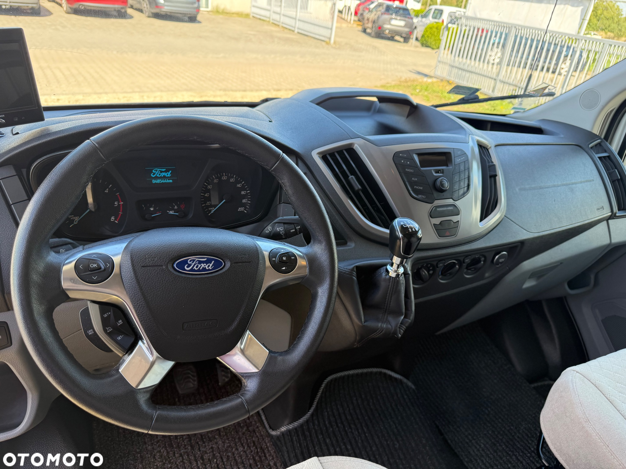 Ford Transit Challenger - 12