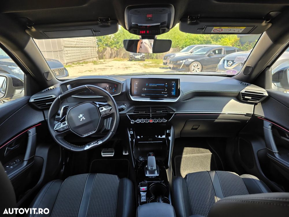 Peugeot 2008 PureTech 130 EAT8 GT - 20