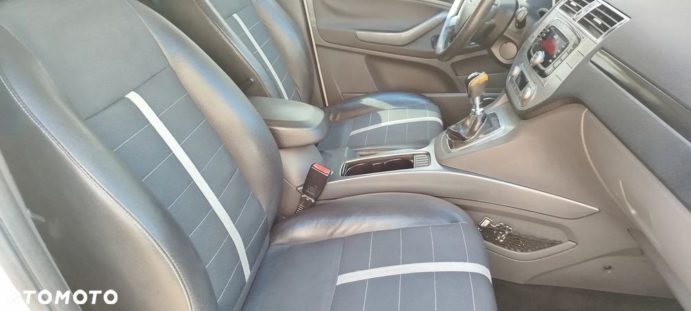 Ford Kuga - 19
