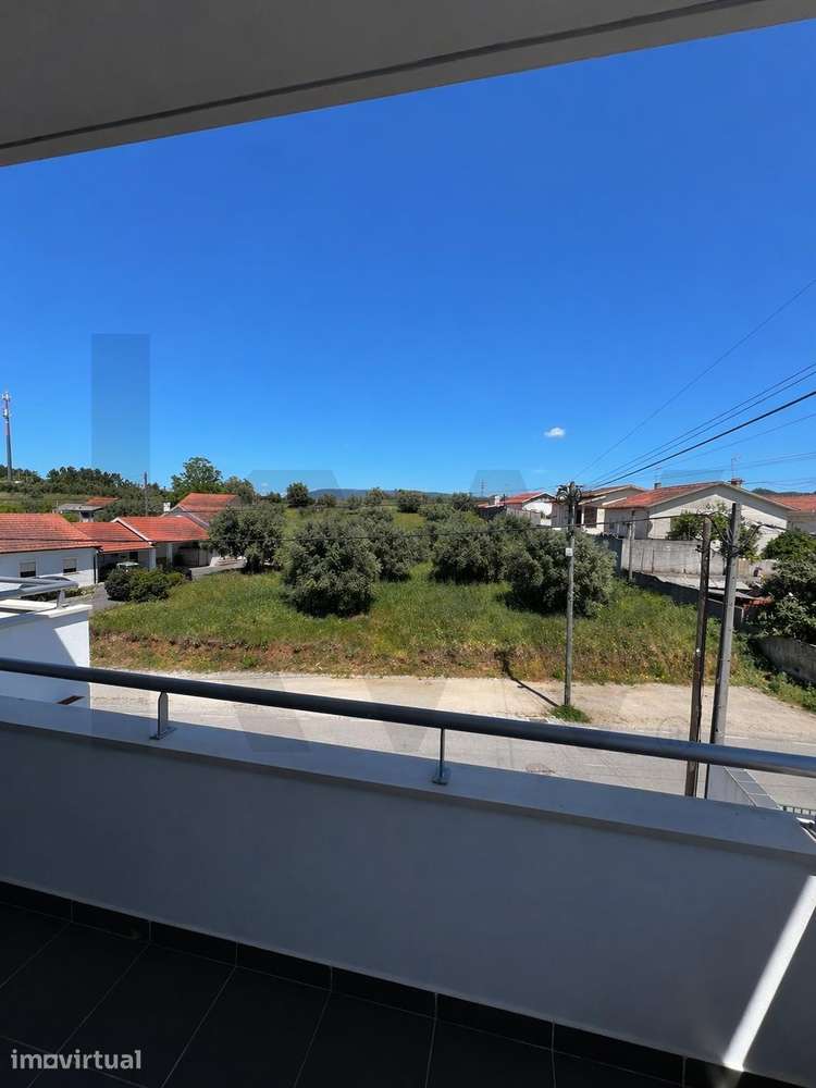 Coimbra–Moradia T4 a apenas dez minutos do centro da cidade - Grande imagem: 2/32