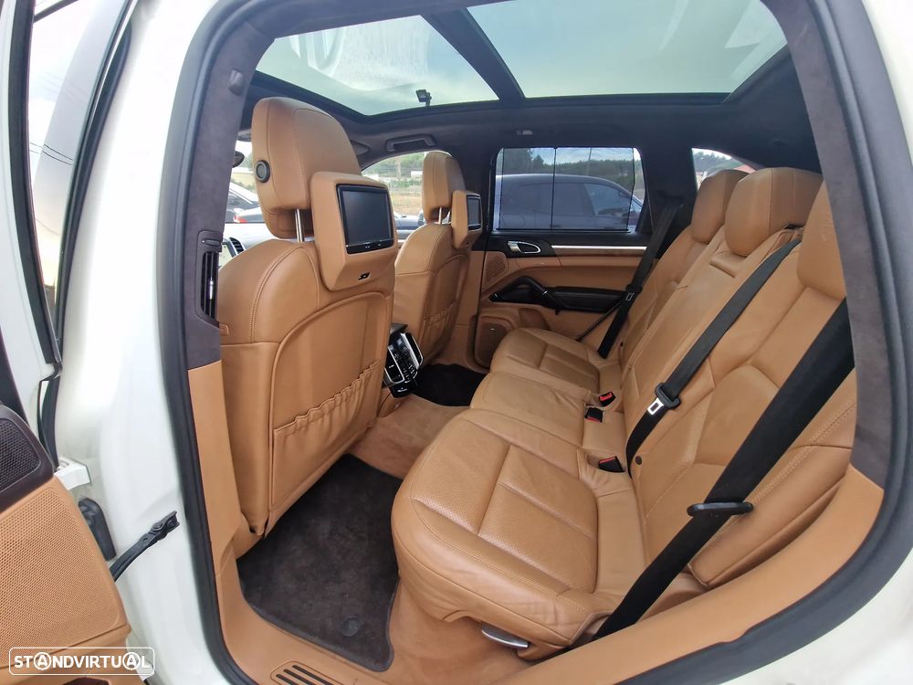 Porsche Cayenne - 26