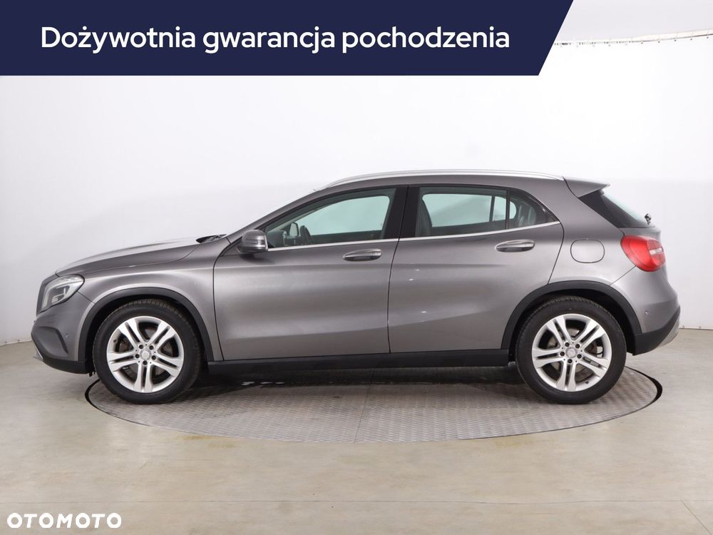 Mercedes-Benz GLA - 4