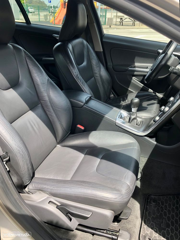 Volvo V60 2.0 D3 Summum - 10