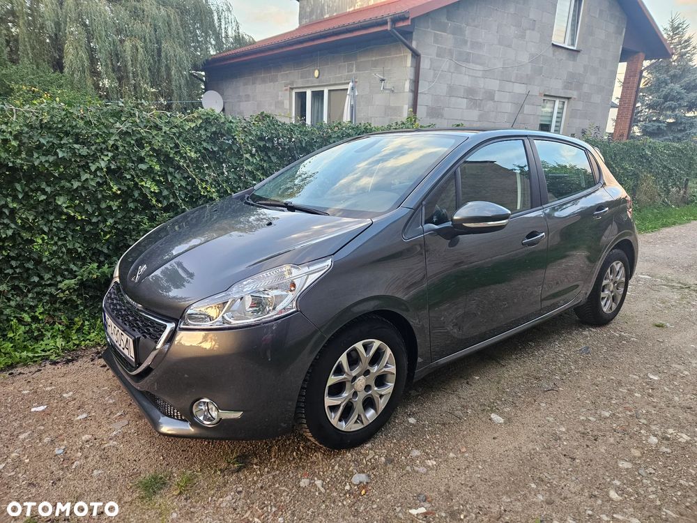 Peugeot 208 - 1
