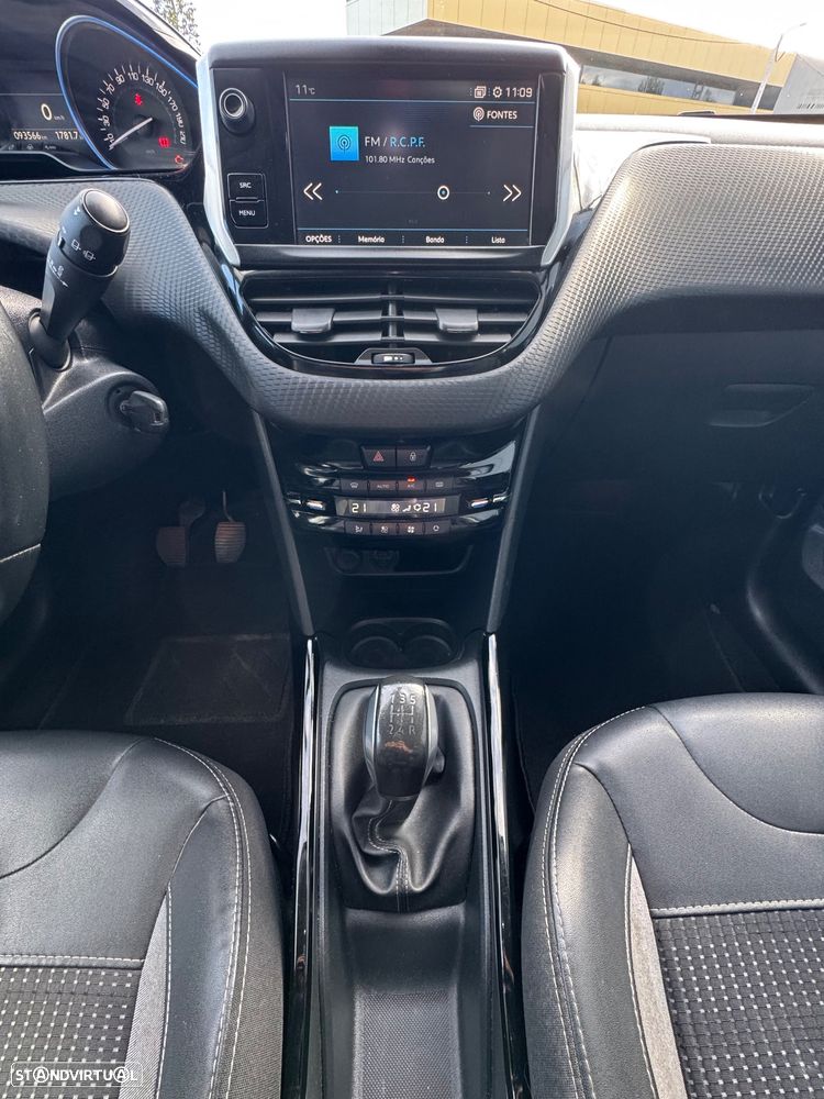 Peugeot 2008 1.2 PureTech Allure - 12