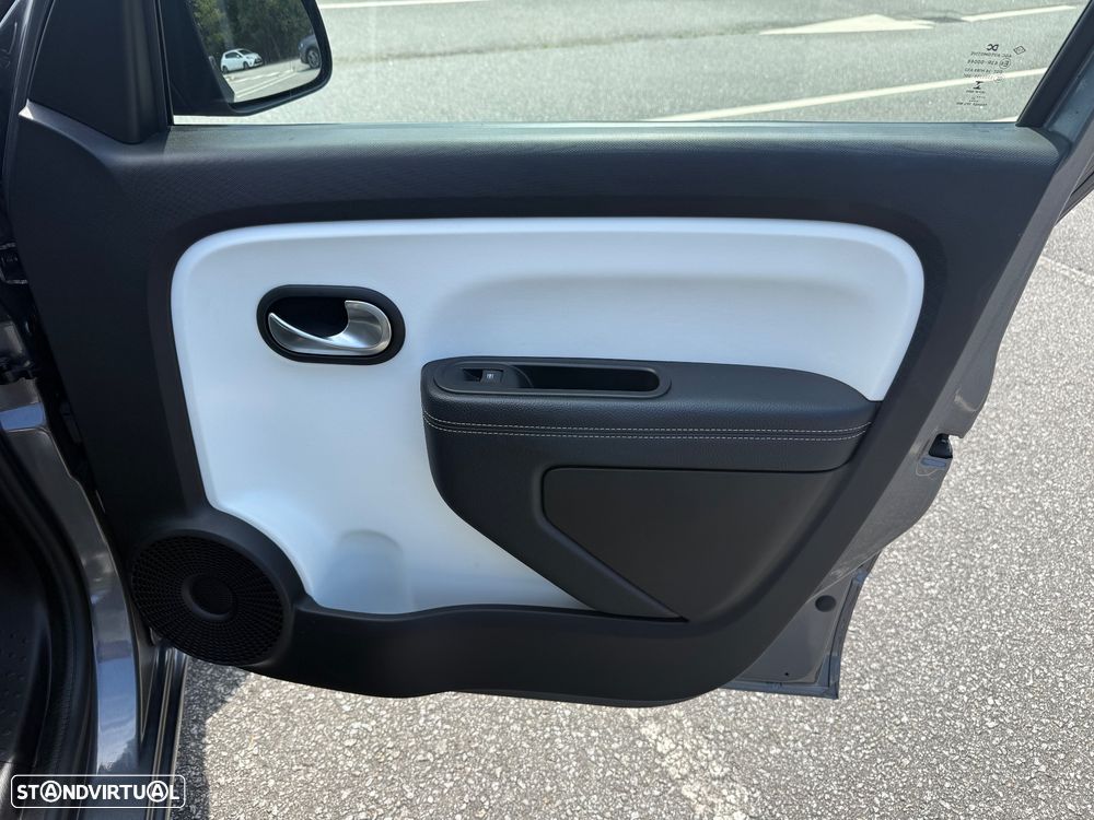 Renault Twingo 1.0 SCe Luxe — fotografia 5
