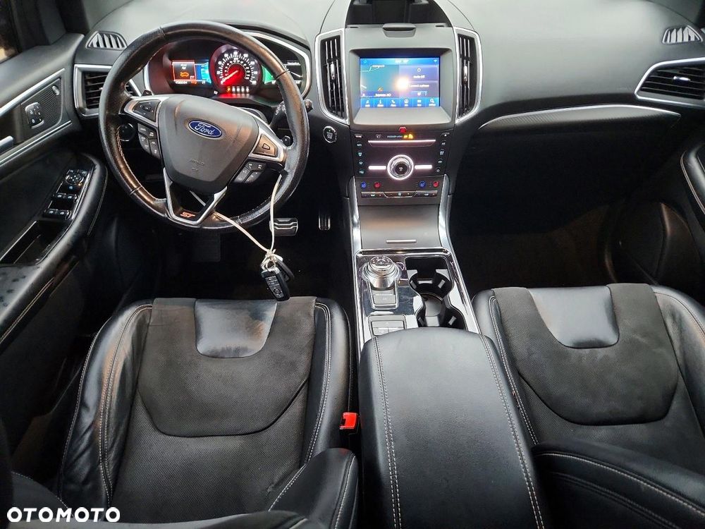 Ford Edge - 8