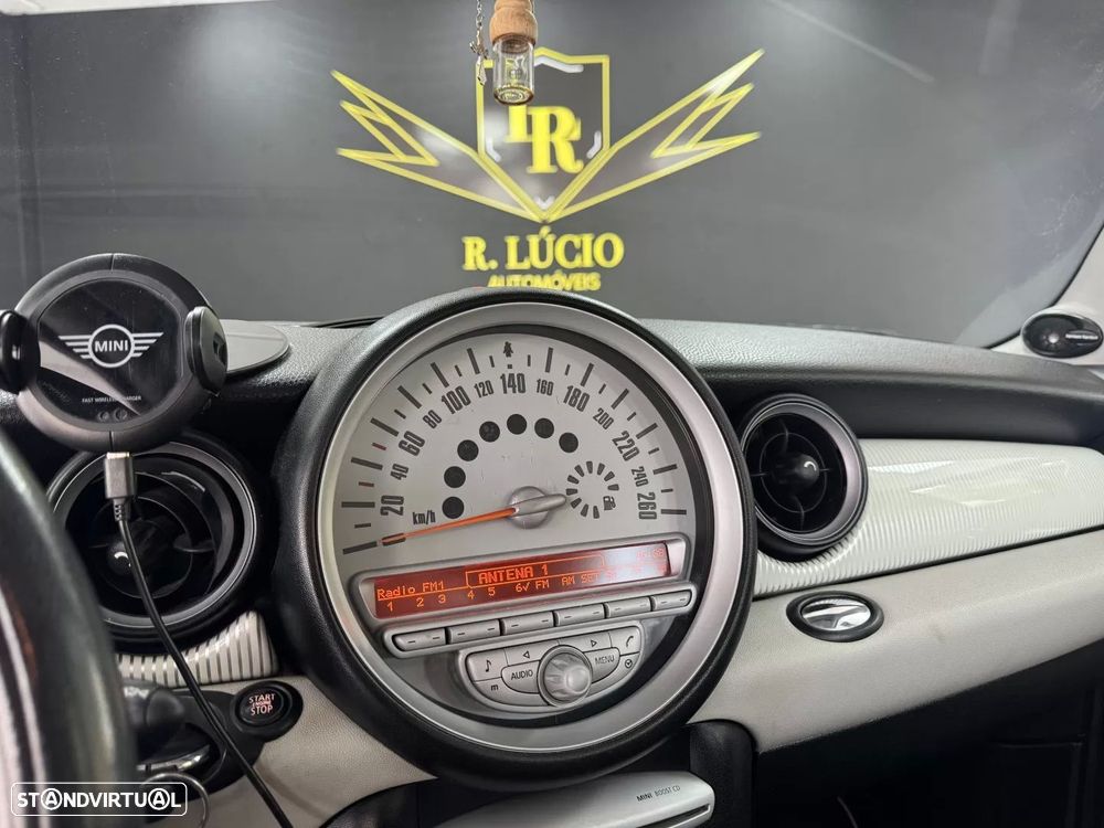 MINI 3 Portas Cooper D - 18