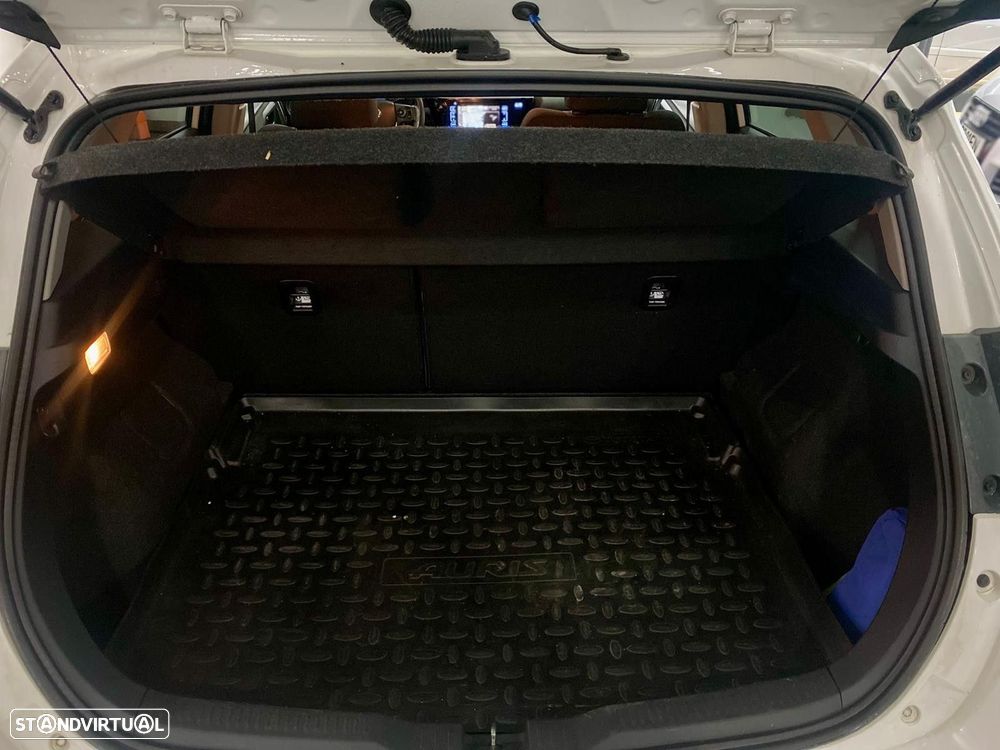 Toyota Auris 1.6 D-4D Exclusive - 25