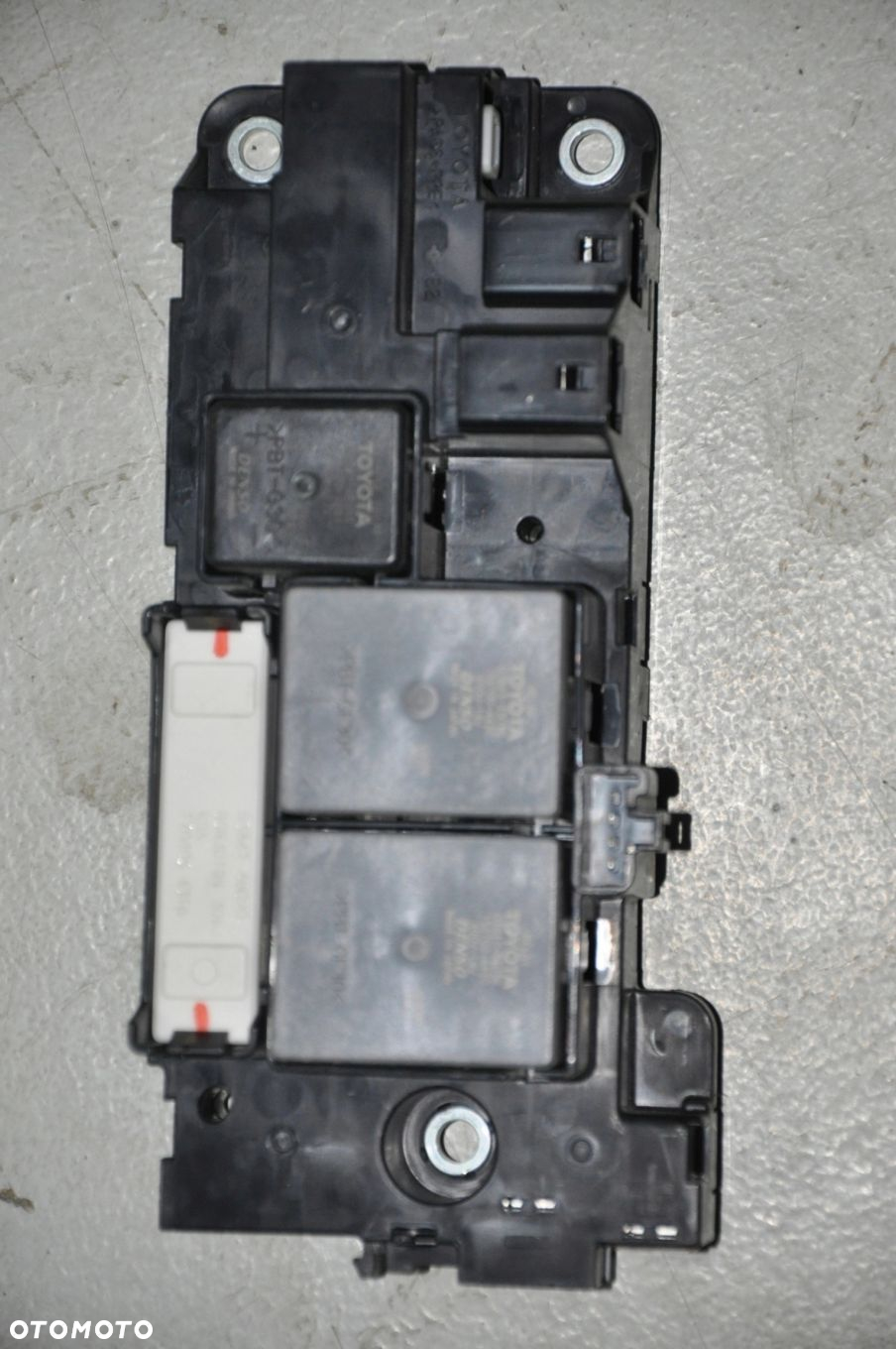 Moduł przekaźników baterii Toyota G92Z1-33011 - 4