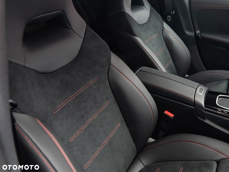 Mercedes-Benz CLA 220 4-Matic AMG Line 7G-DCT - 10