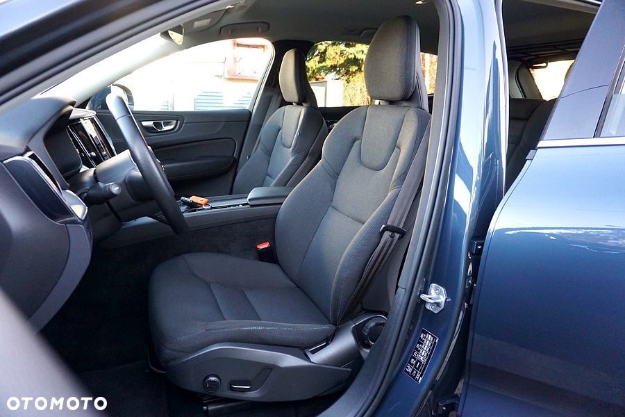 Volvo XC 60 B4 B Geartronic Momentum Pro - 21