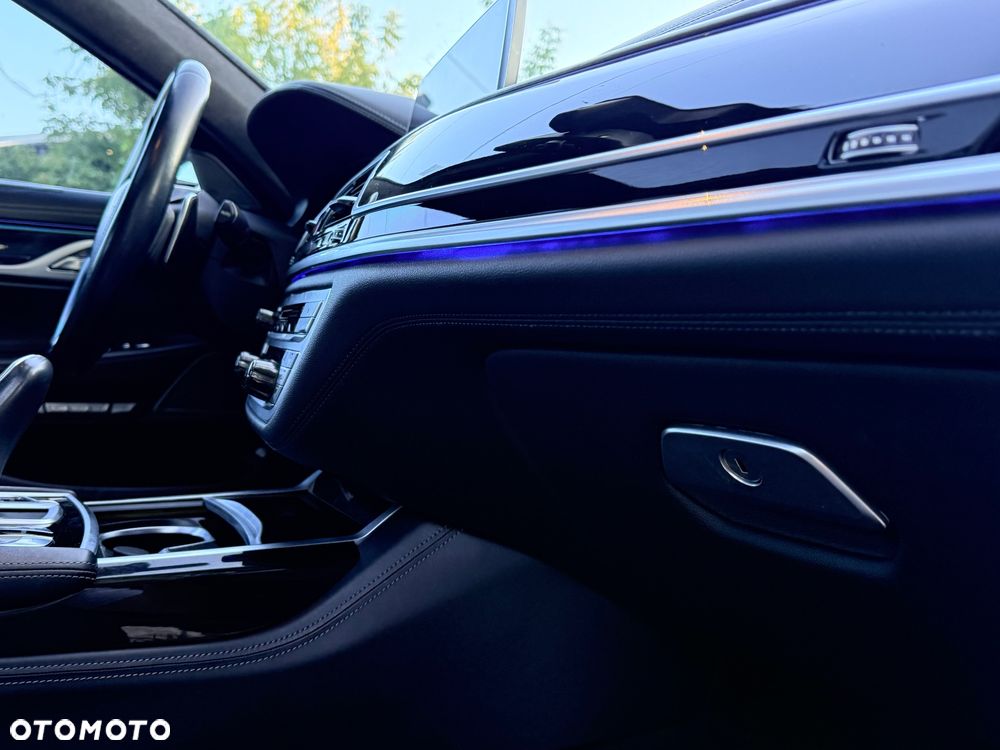 BMW Seria 7 740Li - 19